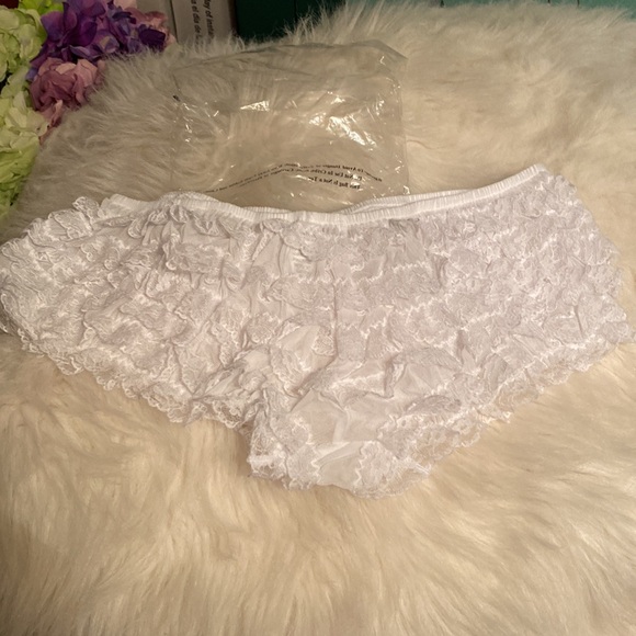 Fredericks of Hollywood Christmas/Santa nighty size L plus two panties - Picture 14 of 16